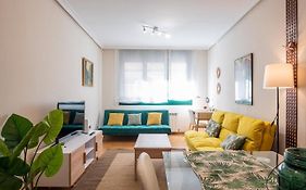 Apartamento céntrico con wifi y parking de coche tamaño medio